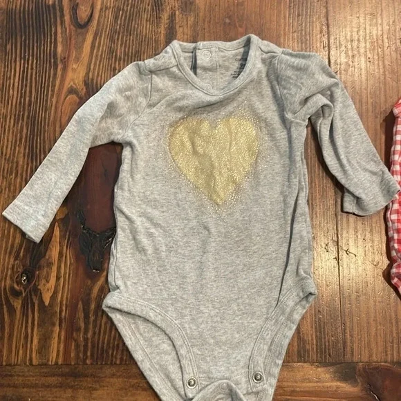 Carter’s onesie bundle 9M - Picture 2 of 3